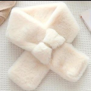 Elegant collar fuzzy scarf White